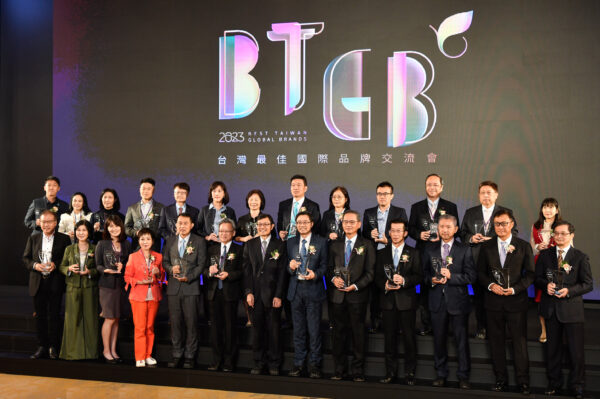 2023台灣最佳國際品牌TOP25合照。業者提供