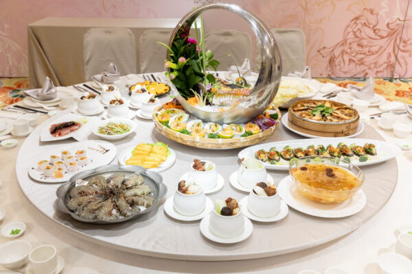 「88號會館-郭董私房菜」推出澎湃的珍饈美饌桌菜。/業者提供