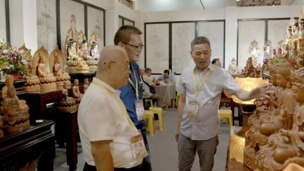 彭柏瑞的事業在短短幾年內迅速壯大,他們在全國設立了100多家經銷商。(圖/彭柏瑞提供)
