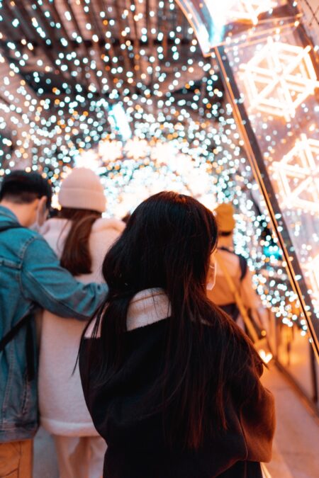 天氣寒冷增加聖誕節氛圍。圖／李奕良