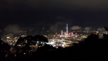 碧山露營場欣賞台北盆地夜景。圖／臺北市政府工務局大地工程處