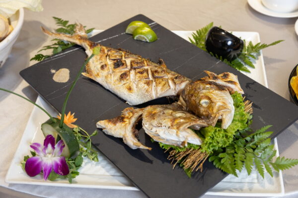 「鹽烤雙吃魚」皮香酥肉鮮美。/業者提供