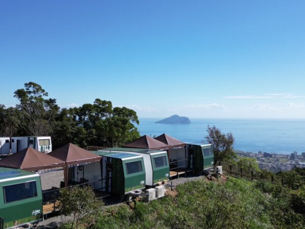 圖說一:露營車園區始祖「呼啦莊園」團隊在宜蘭頭城打造全新的頭城營地,適合來不及規劃出國行程又想要度假放鬆的晚鳥族參考。圖/呼啦莊園提供