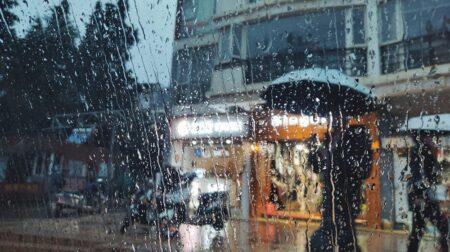 今天寒冷雨天注意保暖。圖／Unsplash.com