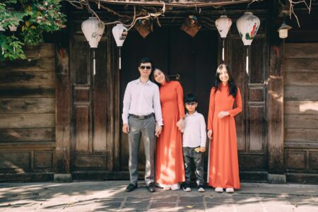 喜迎農曆新年第二天，初二，俗稱「迎婿日」，為拜年的重要時刻。圖／Unsplash.com