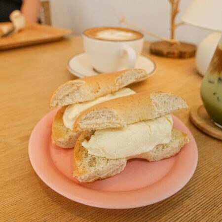 奶油牛乳鮮奶油乳脂食用乳油鮮奶油鮮乳油乳脂肪Cream cheese 乳製品。圖／Unsplash.com