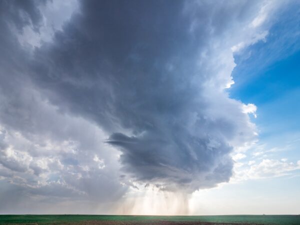 今天氣溫回升部分地區局部雨。圖／Unsplash.com