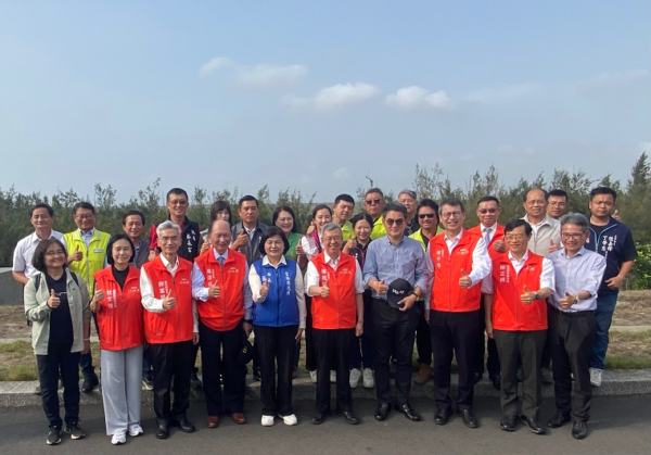 行政院長陳建仁關心濁水溪揚塵防制情形到濁水溪出海口現勘合照_圖/水利署