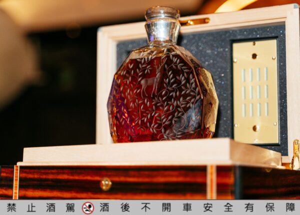 HINE 御鹿干邑璀璨登場：英國王室唯一認可，引領紅色奢華浪潮！ - https://www.watchmedia01.com