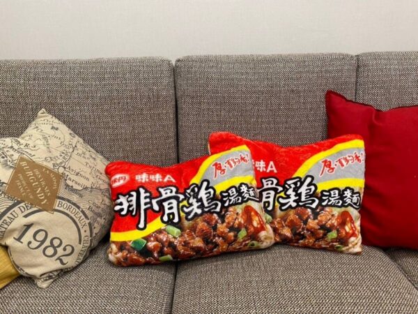 ▲外袋包裝都跟味味A排骨雞麵一模一樣啊!超可愛~