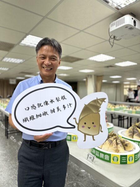 ▲三峽農會總幹事張永巨分享梨仔筍挑選小秘訣。