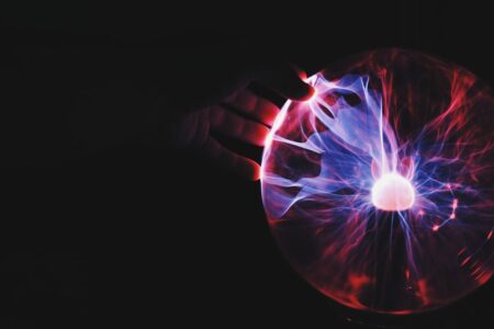 部分科技股趁機獲利了結，資金轉移至能源和公用事業板塊。圖／unsplash.com