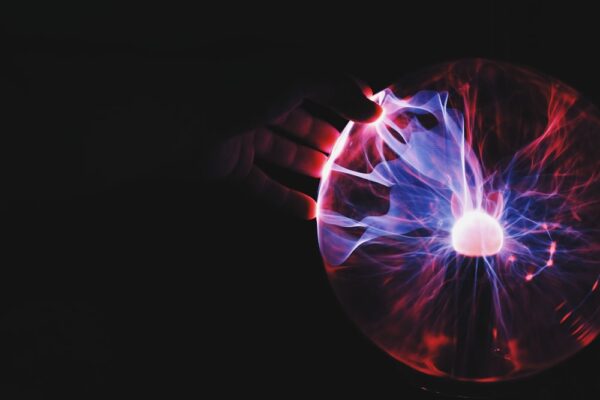 部分科技股趁機獲利了結，資金轉移至能源和公用事業板塊。圖／unsplash.com