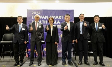 左起為工研院生醫所莊曜宇所長、寬量國際谷月涵策略長、國科會產學處涂君怡副處長、藥華醫藥創辦人林國鐘執行長、Startup Island TAIWAN Allen John總監、台灣產業協會林治華秘書長