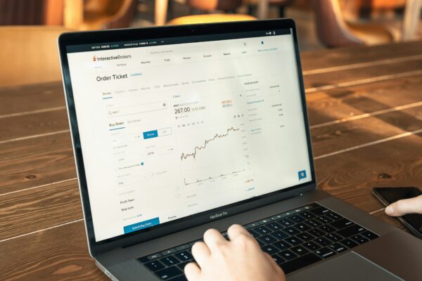 00949受各方資金青睞 外資、散戶都愛買！ - https://www.watchmedia01.com